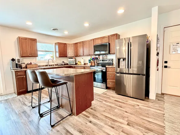 504 2nd Ave NW, Minot, ND 58703
