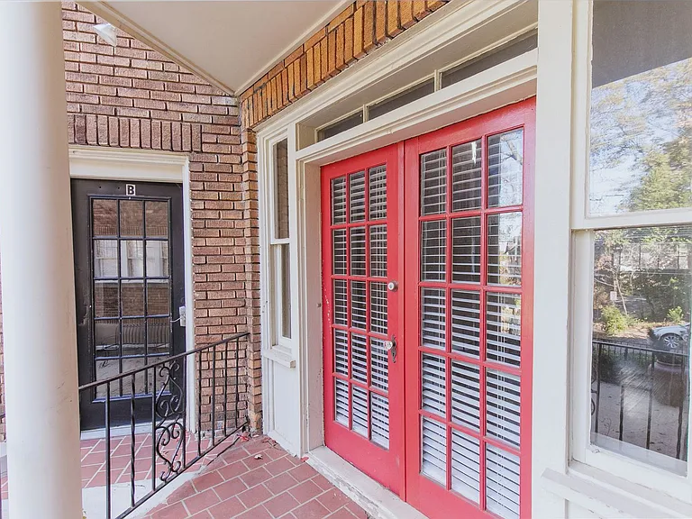 Elmhardt Apartments — Photo 22