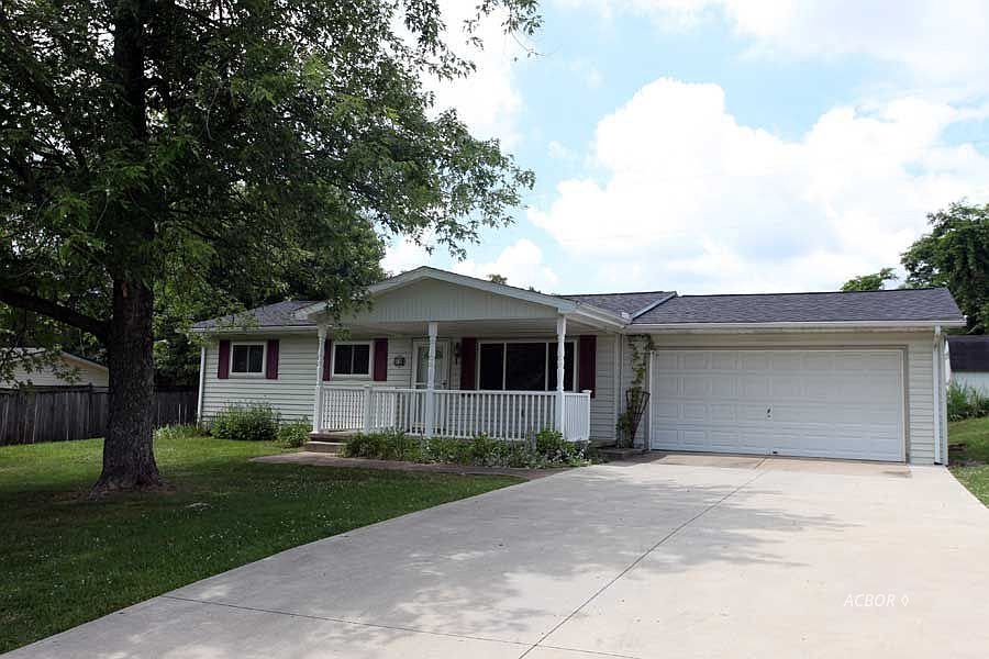 1st image of 82 Adelaide Dr