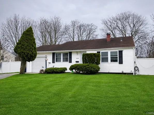 3108 Devon Avenue, Medford, NY 11763