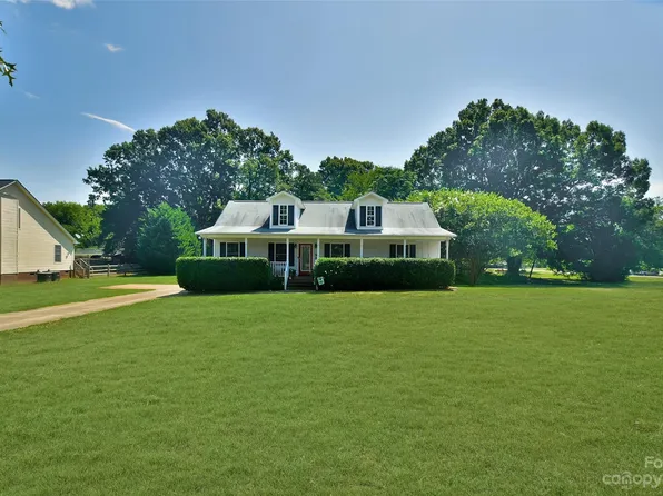 5950 Wylie Ave, Hickory Grove, SC 29717