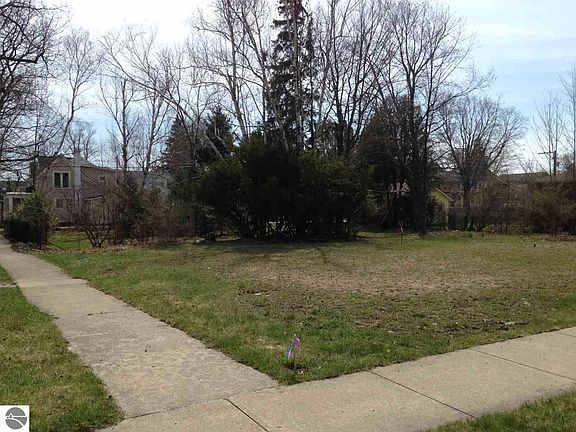 3rd image of 130 Leelanau Ave