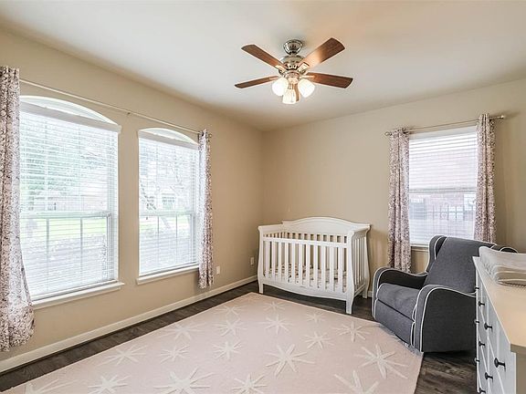 3rd image of 99 W Wading Pond Cir
