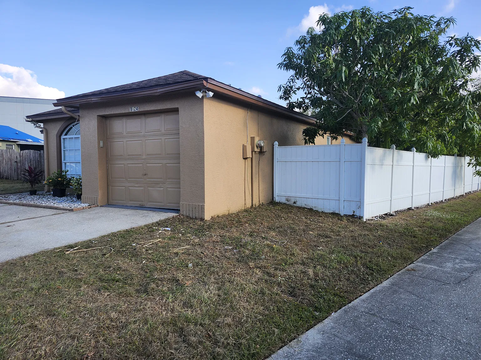 4 bed, 1256 sqft, $2,000 — Photo 2