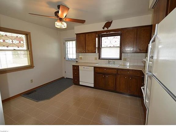 3rd image of 291 Lowrie Blvd