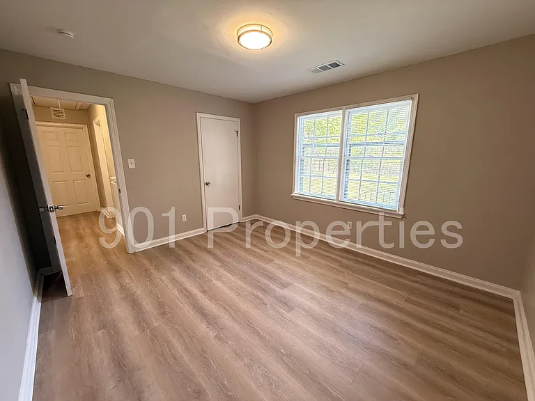 814 Colonial Rd — Photo 14