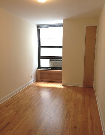 3rd image of 240 Park Ave S Frnt 1