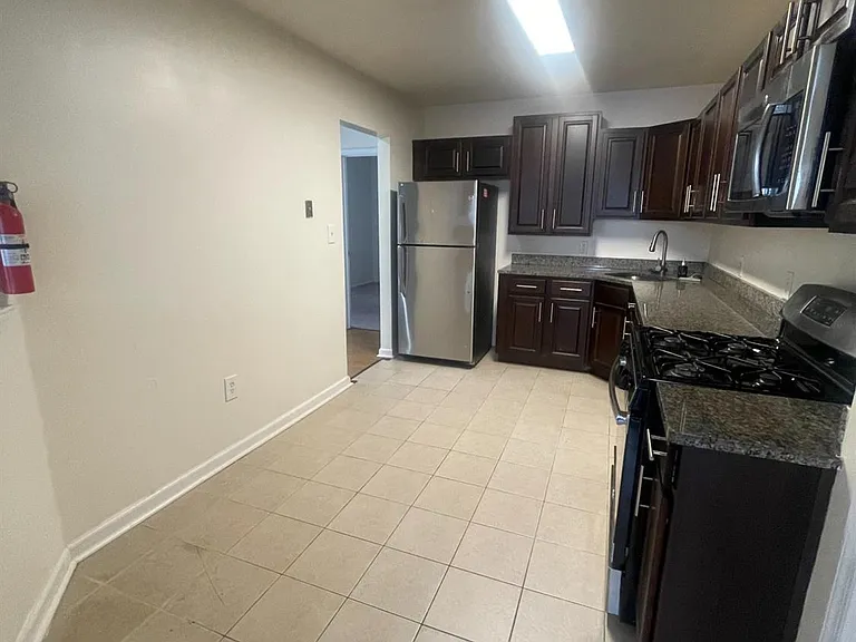 1503 Plymouth Rd — Photo 6
