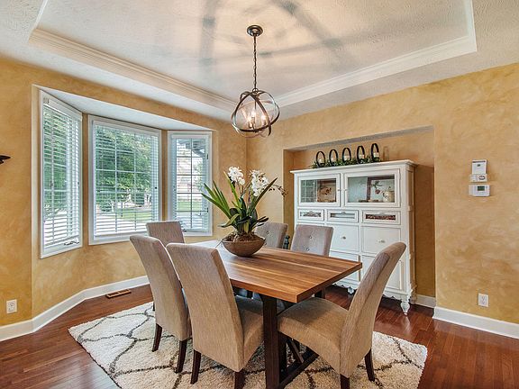 5th image of 2333 S 183rd Cir
