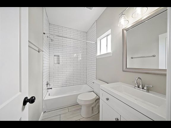 4th image of 4405 Mallow St #B