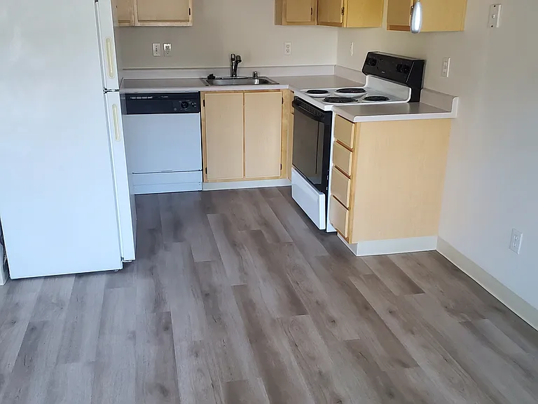 Westbury Commons — Photo 17
