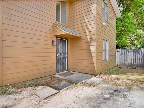 2nd image of 856 Henckley Ave