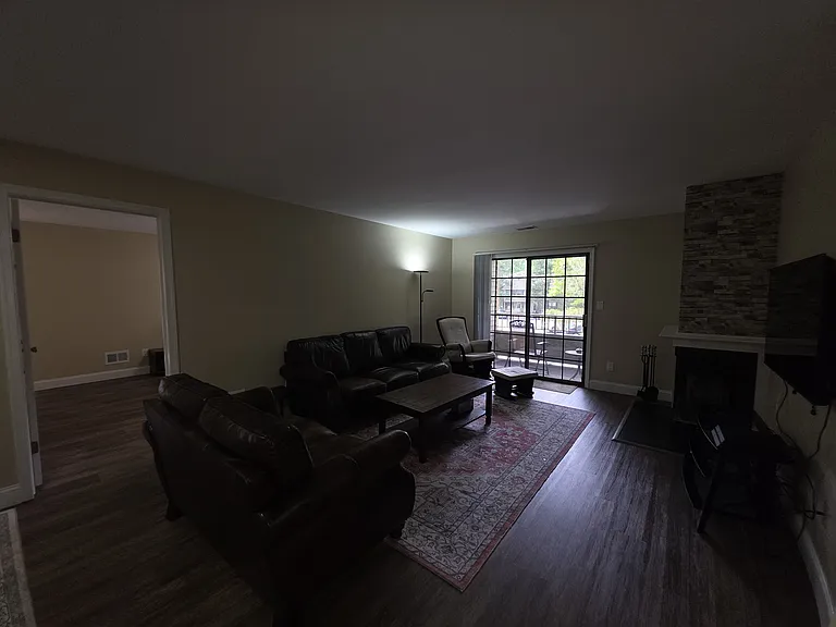 Ridgefield Ct — Photo 3