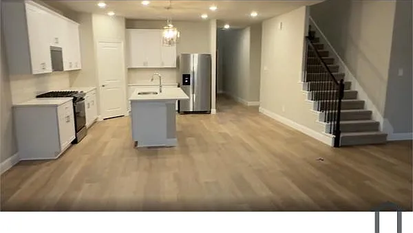 5 bed, 3060 sqft, $3,500 — Photo 1