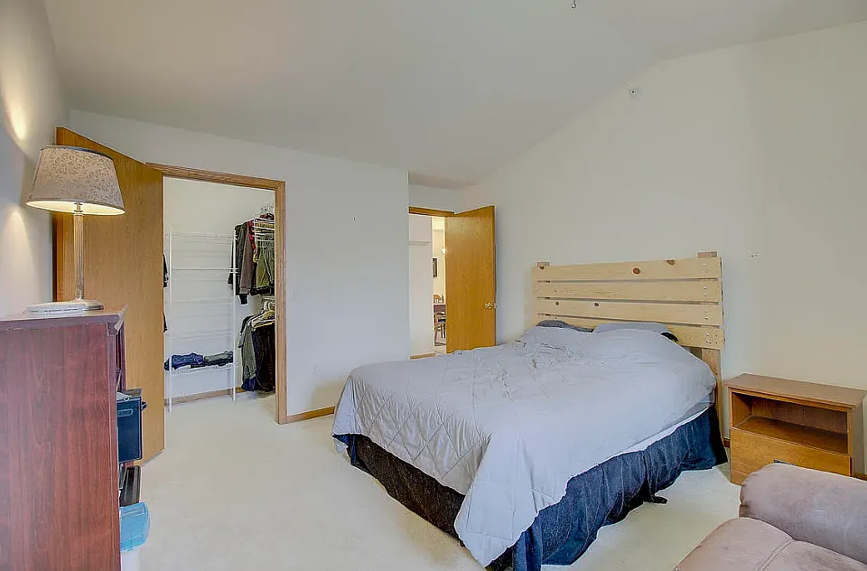 2 bed, 1345 sqft, $1,800 — Photo 2