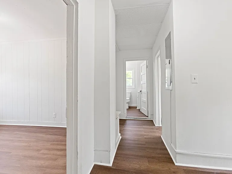 516 N Center St — Photo 8