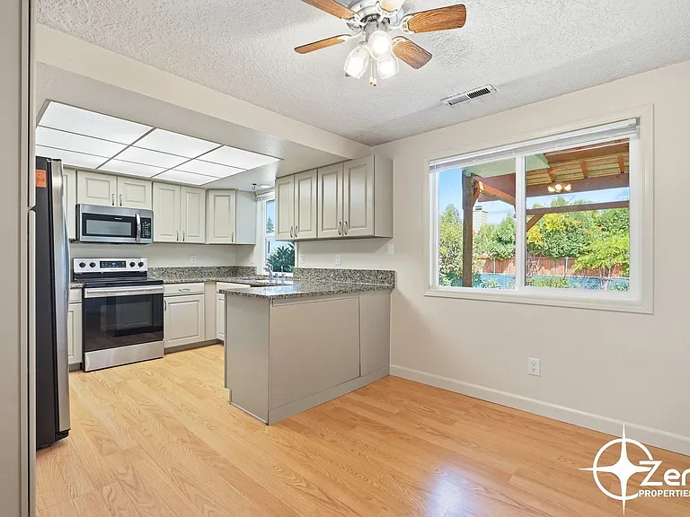 12719 NE 10th Ave — Photo 1