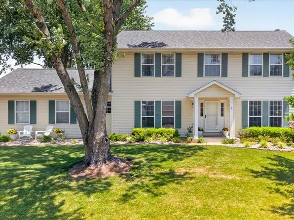 2 Democracy Cir, O'Fallon, MO 63368
