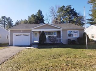 5 Crescent Dr, Toms River, NJ 08757