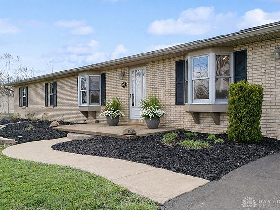 4th image of 3907 Springboro Rd