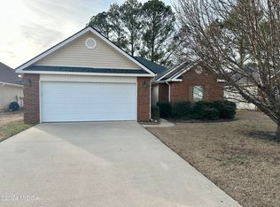 138 Sunnymeade Dr, Warner Robins, GA 31093