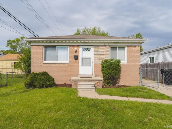 27731 Bohnhoff St, Roseville, MI 48066