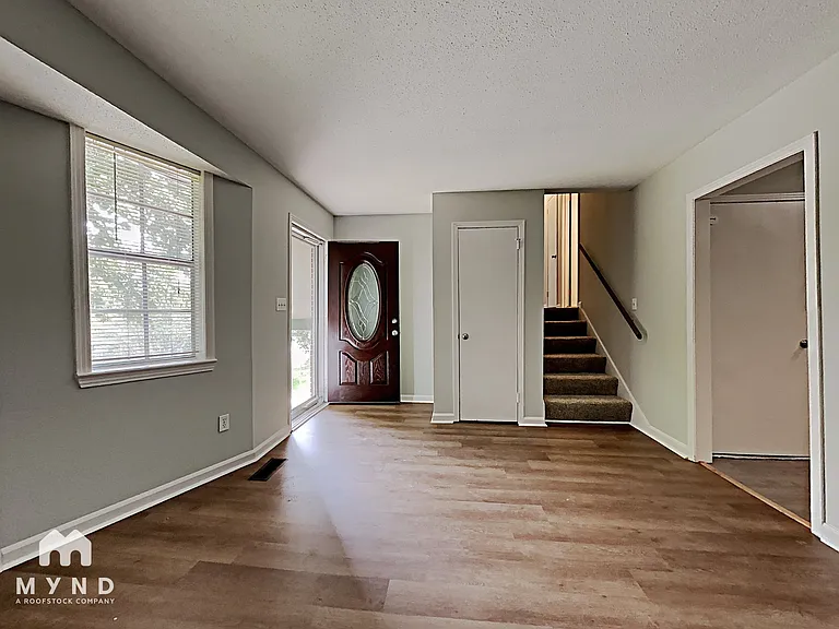 2624 Garry St — Photo 5