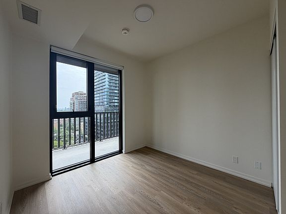 4th image of 109 Erskine Ave #1006