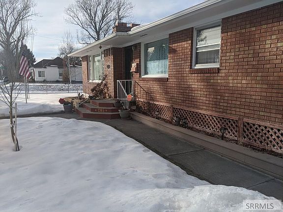 3rd image of 205 E 16th St