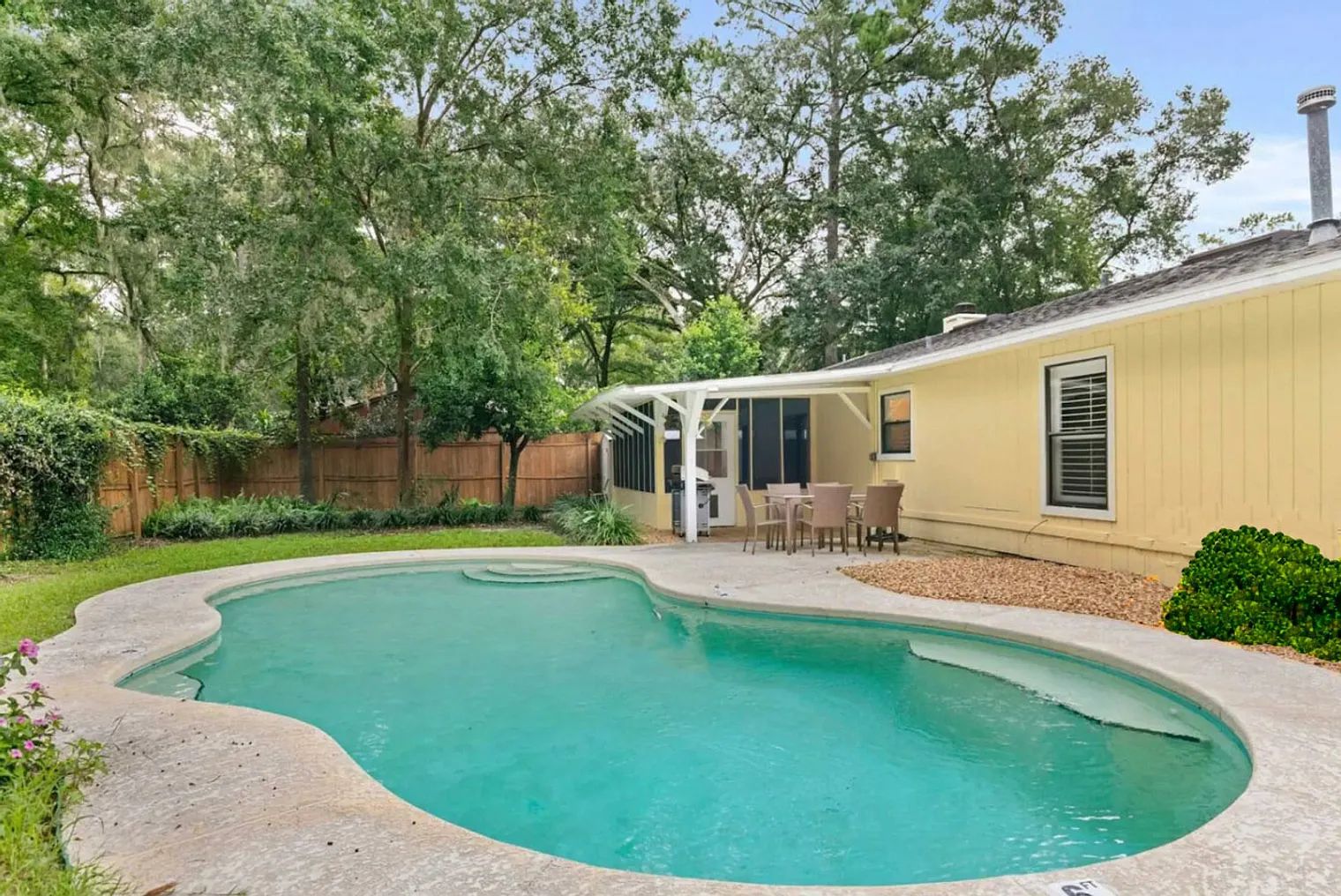 3 bed, 2.0 bath, 1399 sqft, $7,194 — Photo 3