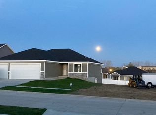 1808 NW 55th St, Lincoln, NE 68528