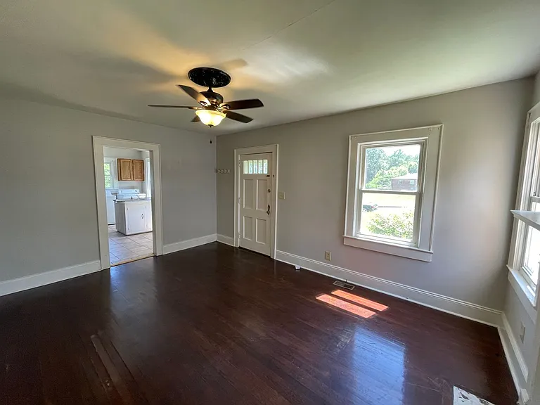 825 Churchill Dr — Photo 2