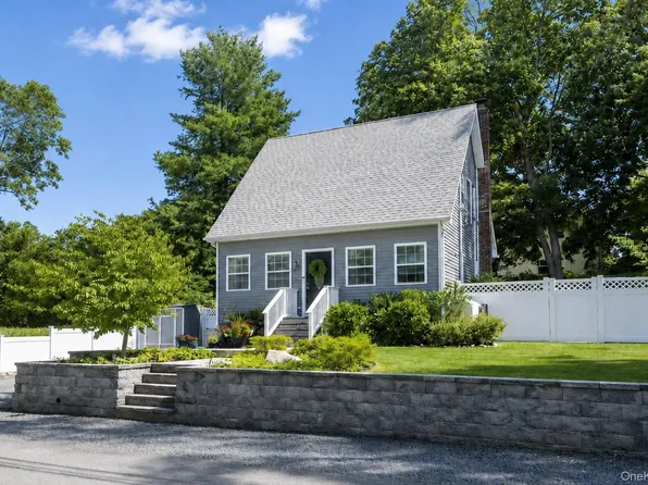 15 Canary Road, Rocky Point, NY 11778