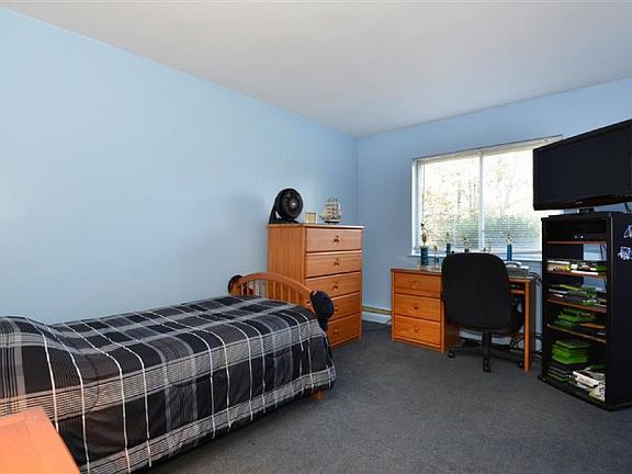 5th image of 28 Long Meadow Pl