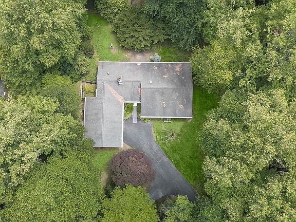 2nd image of 13922 Wayside Dr