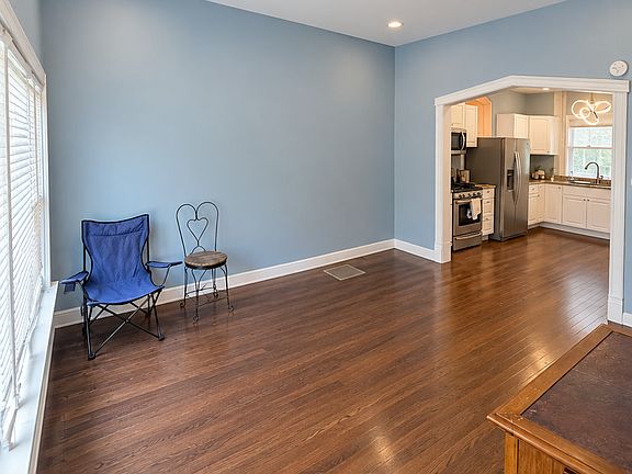 4th image of 7314 S Green St