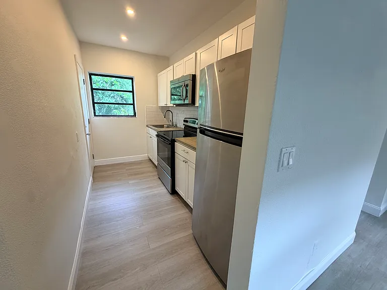 7845 NE Bayshore Ct #16 — Photo 6