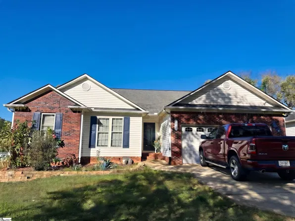 1038 Knollwood Acres Rd, Boiling Springs, SC 29316