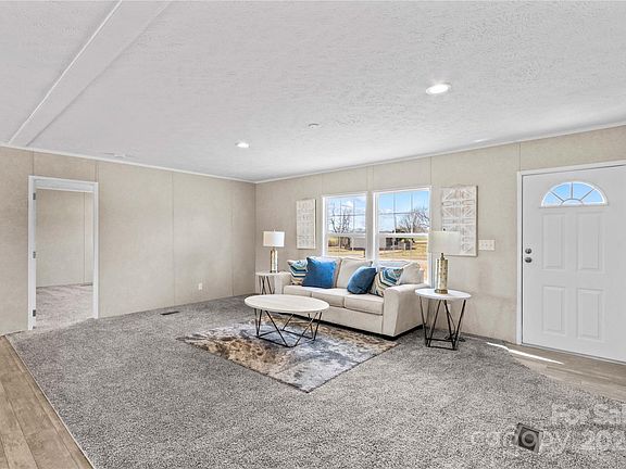 5th image of 114 Hallmark Estates Dr
