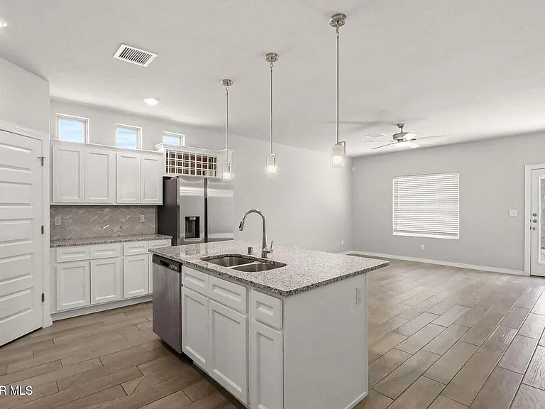 13186 Emerald Isle St — Photo 4