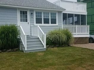 16 Pocono Rd, Narragansett, RI 02882