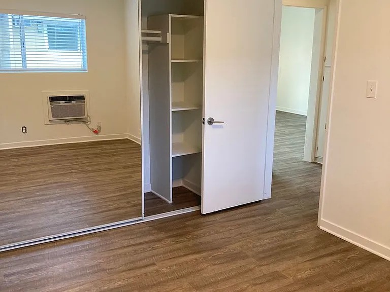 570 N Los Robles Ave — Photo 56