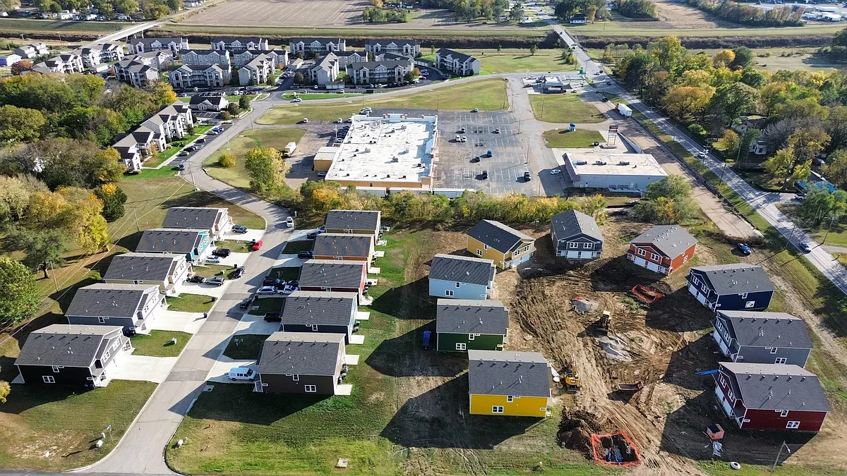Building Photo - 3025 NW Magnolia Ave