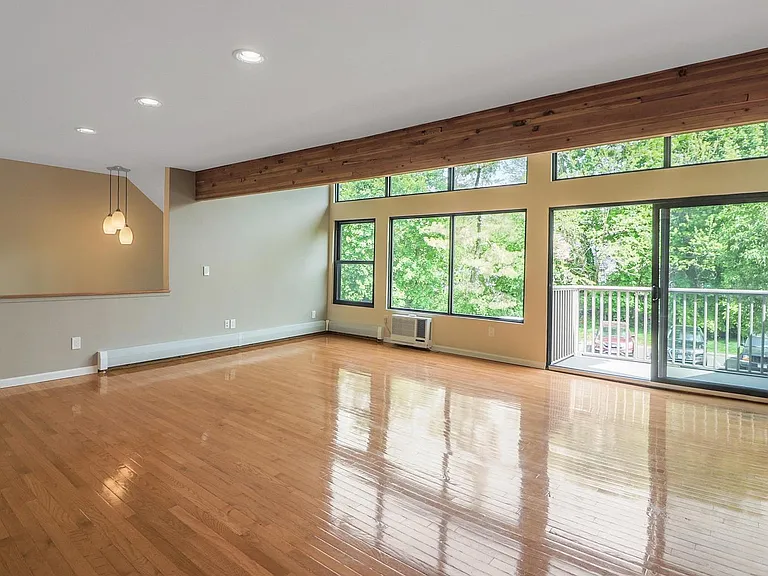 1465 E Putnam Ave #129 — Photo 2