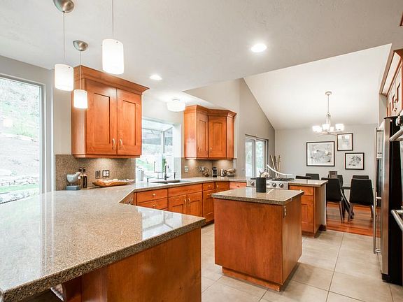 3rd image of 3010 E Lostwood Dr