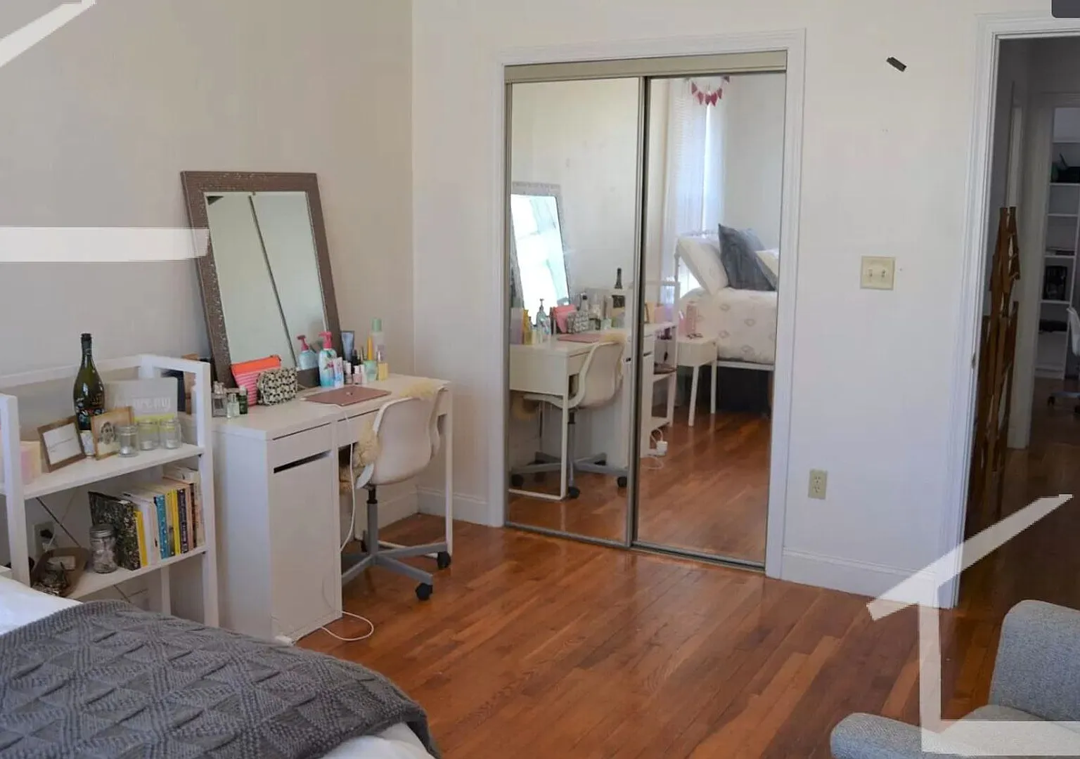 XL Apt on Brookline Border w Heat & HW Included. Near B and C lines! — Photo 4