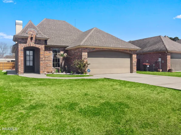 104 Old Heritage Ln, Carencro, LA 70520
