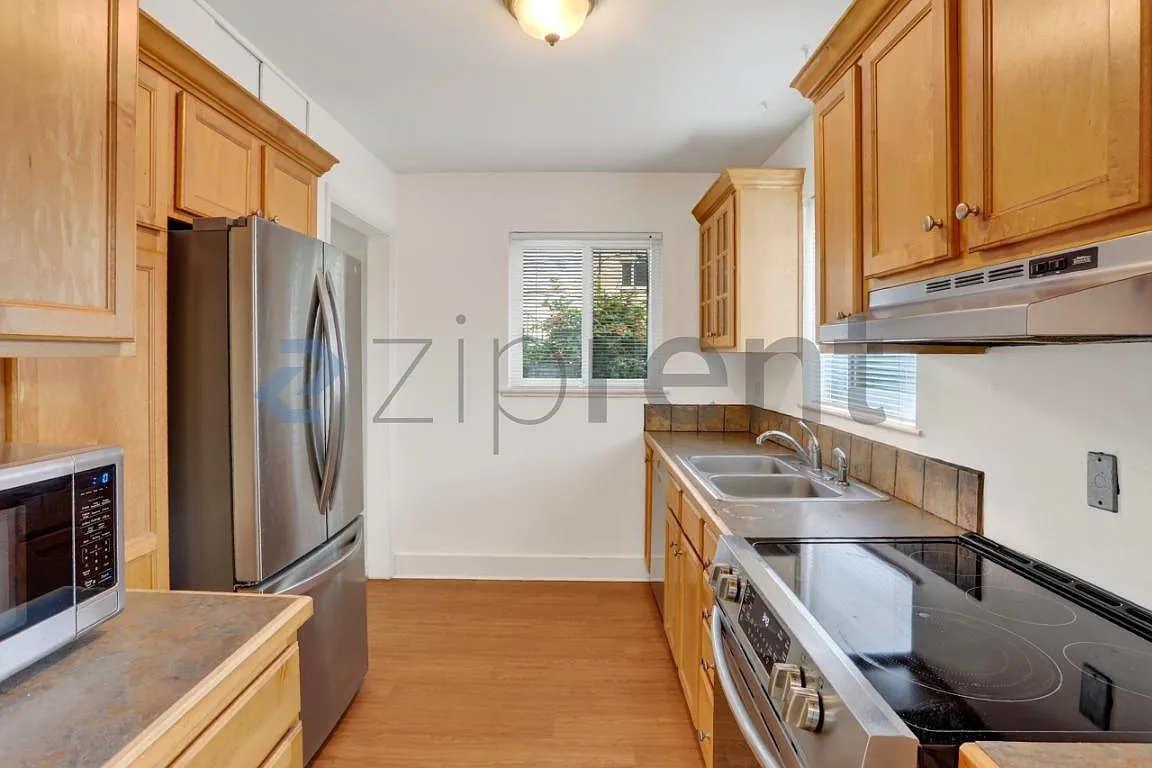 3 bed, 1500 sqft, $2,160 — Photo 3