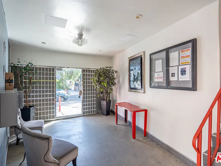 5831 Carlton Way #8 — Photo 4