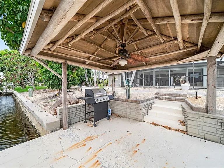 1138 N Lucerne Ave — Photo 31